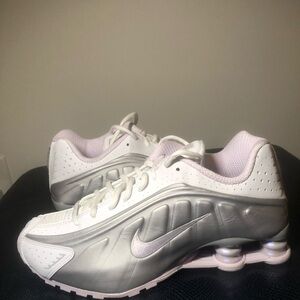 SZ // 7.5M/9W Nike Shox R4 White Metallic Platinum Barely Grape